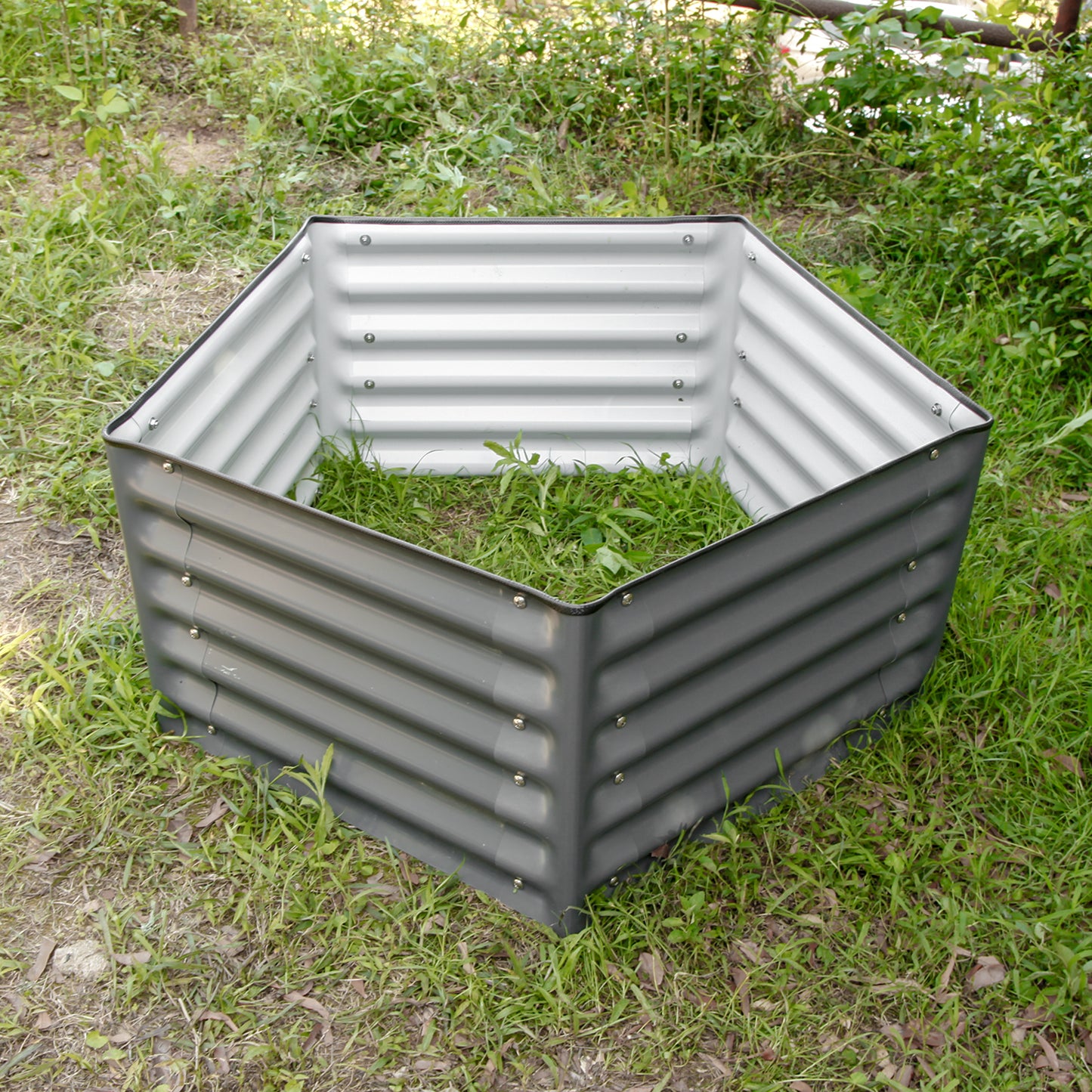 17 in. H 3.1'x3.2' Pentagon Metal Garden Beds